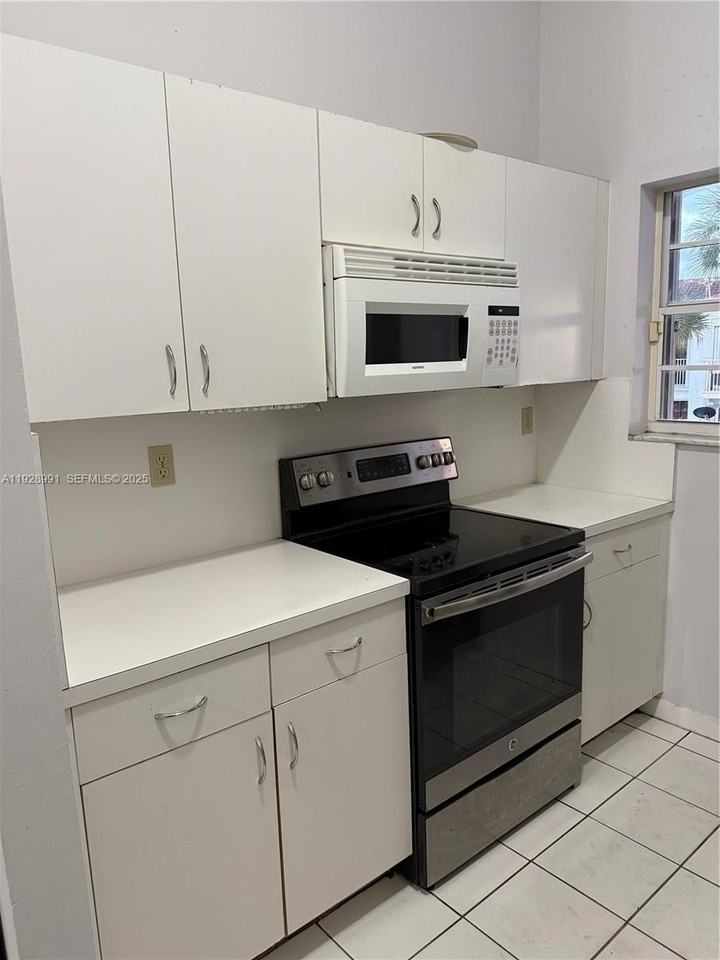 15355 Southwest 76th Terrace #203 - Photo 6 of 14