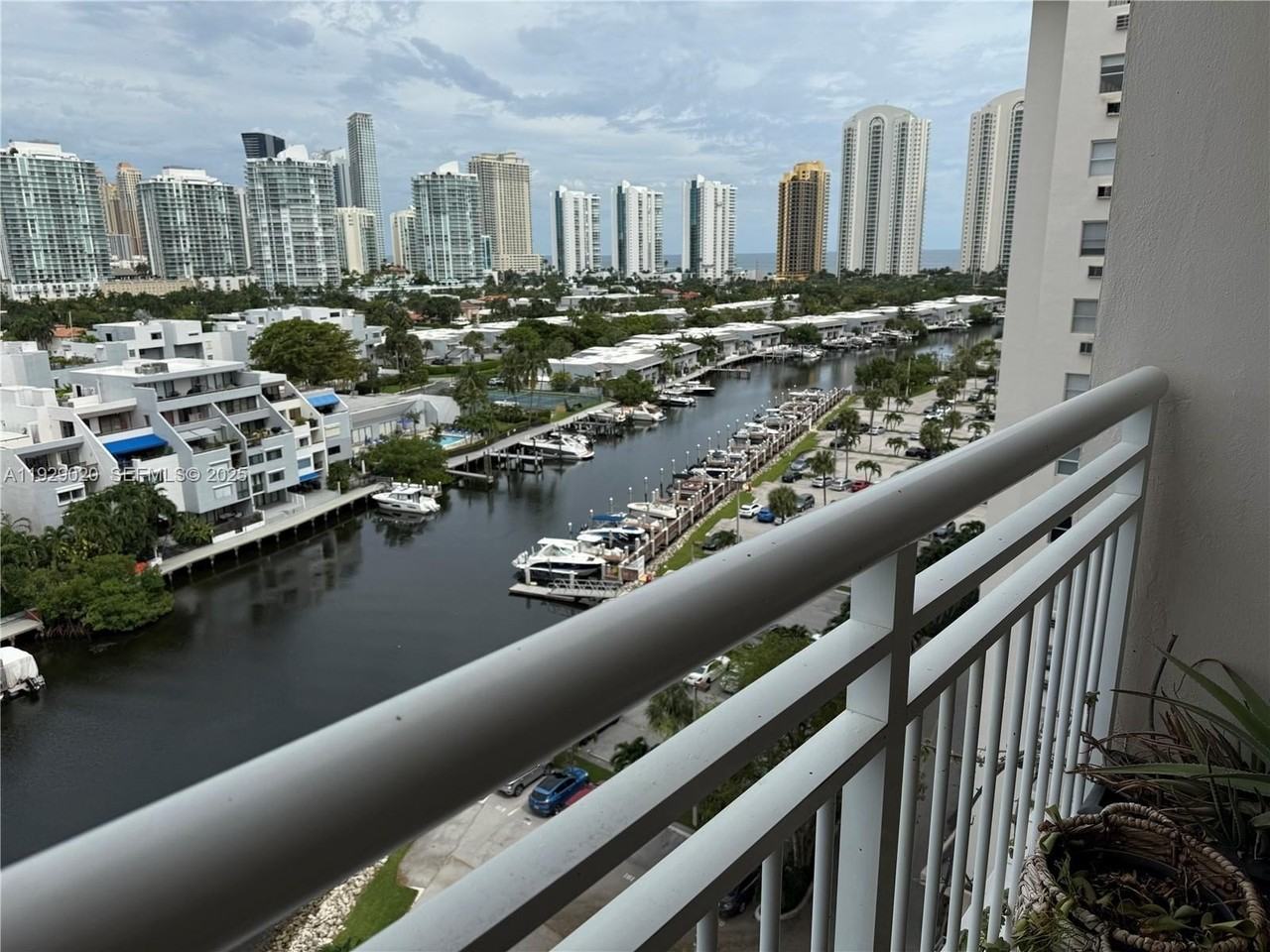 400 Kings Point Dr #1214