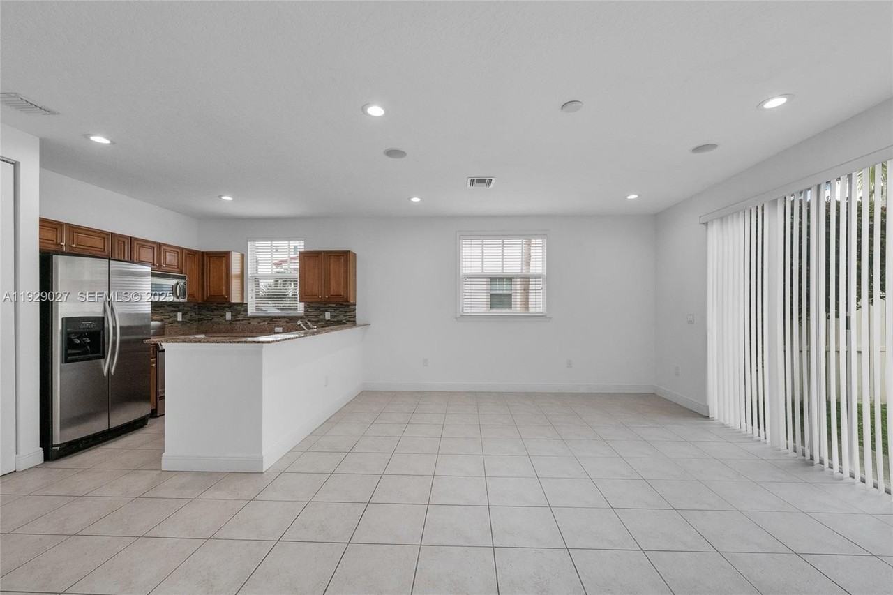 4088 W Palm Aire Dr #21 - Photo 6 of 36