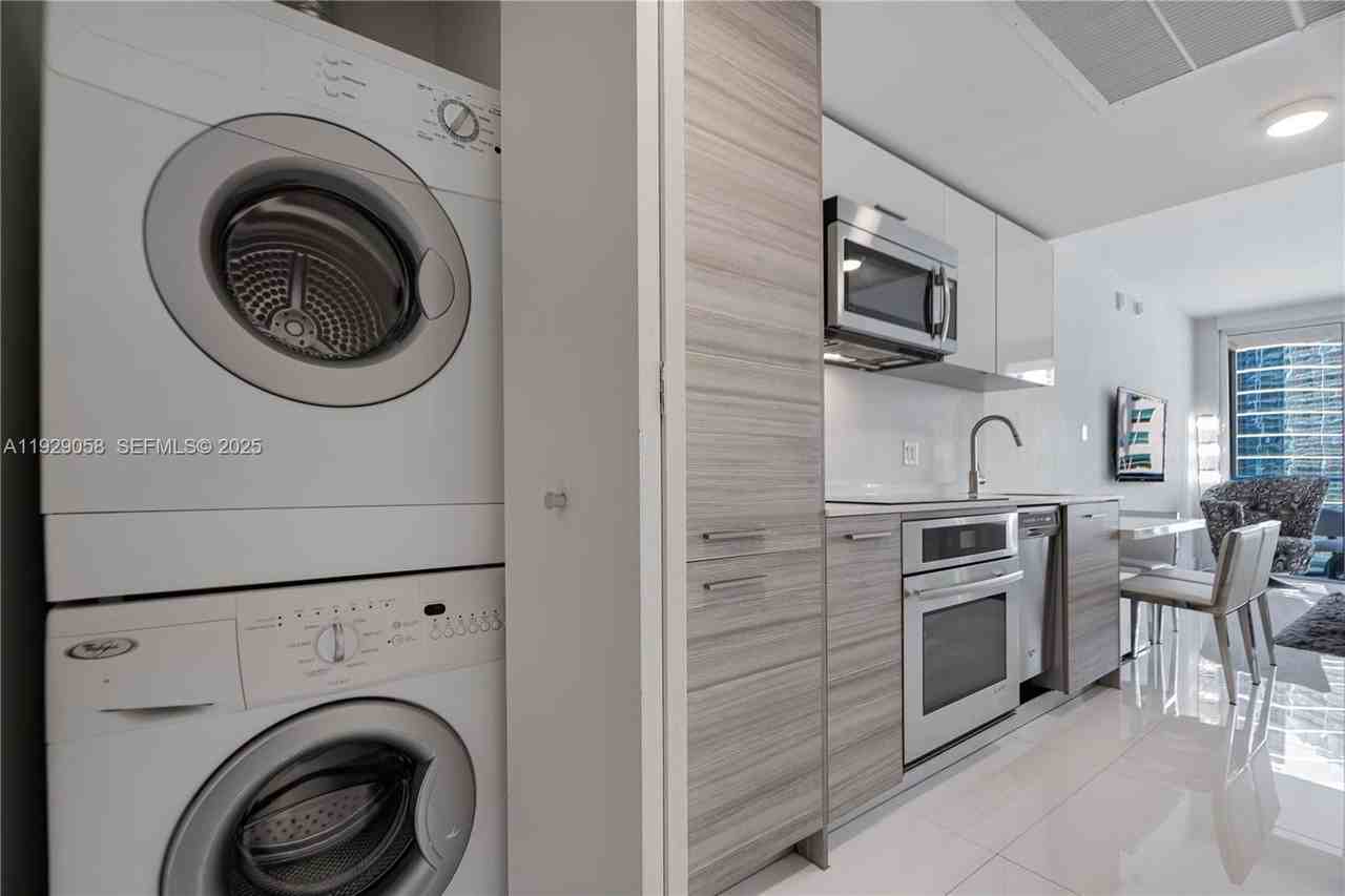 1300 Brickell Bay Dr #1912 - Photo 2 of 38