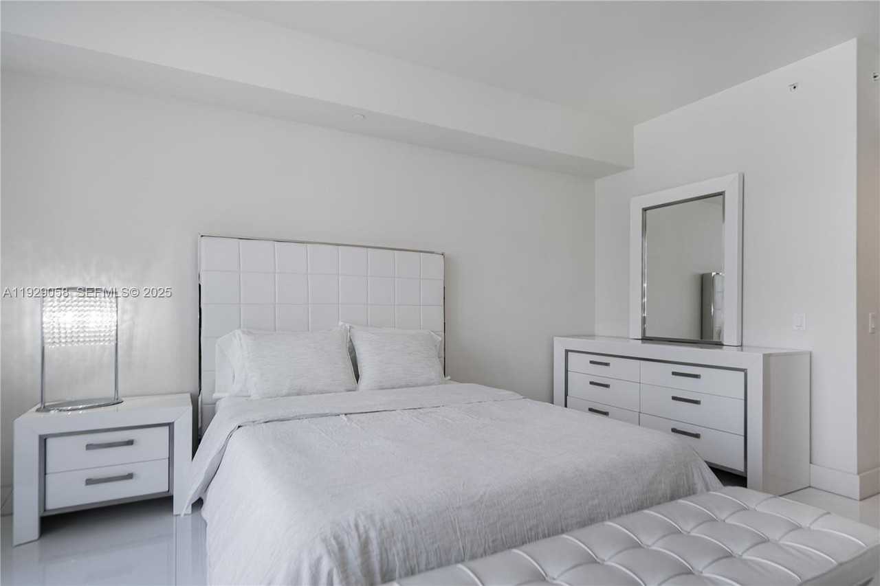 1300 Brickell Bay Dr #1912 - Photo 6 of 38