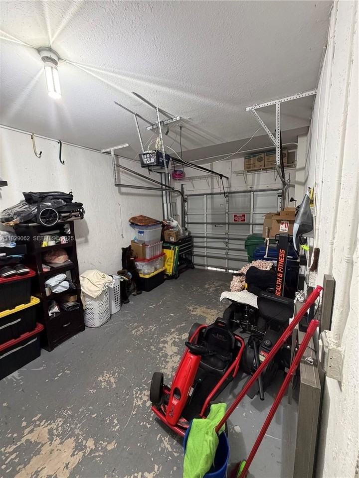 956 Southwest 148th Place - Photo 4 of 15