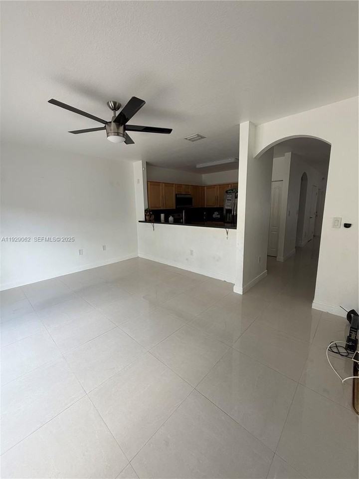 956 Southwest 148th Place - Photo 6 of 15