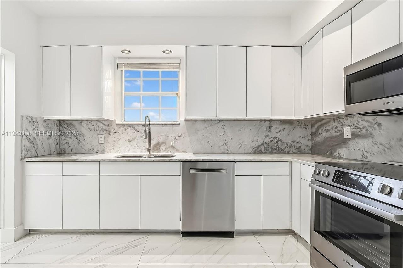 345 Fairway Drive - Photo 4 of 45