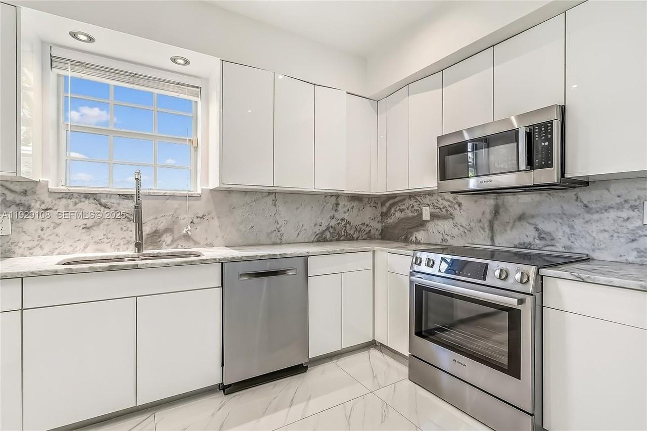 345 Fairway Drive - Photo 5 of 45