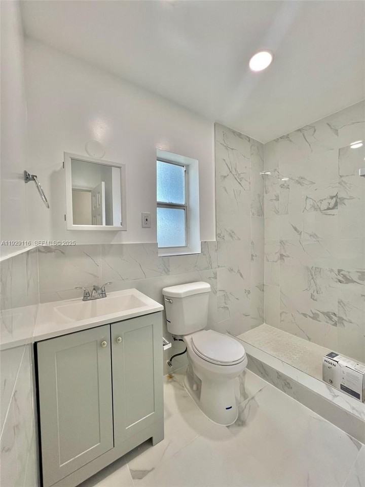 12906 Ne 6th Ave #7 - Photo 4 of 14