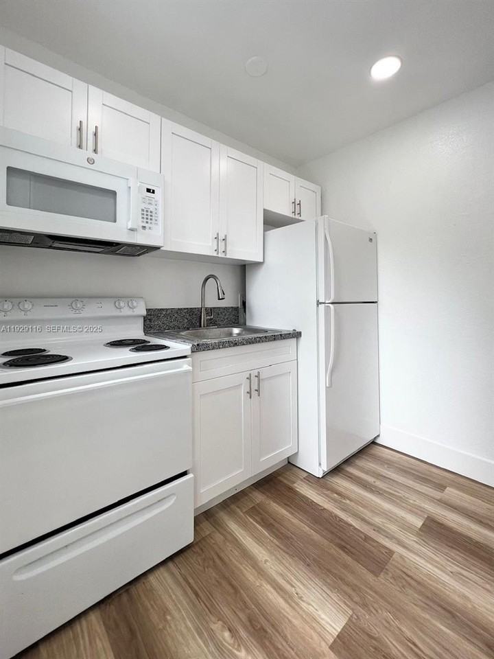 12906 Ne 6th Ave #7 - Photo 7 of 14