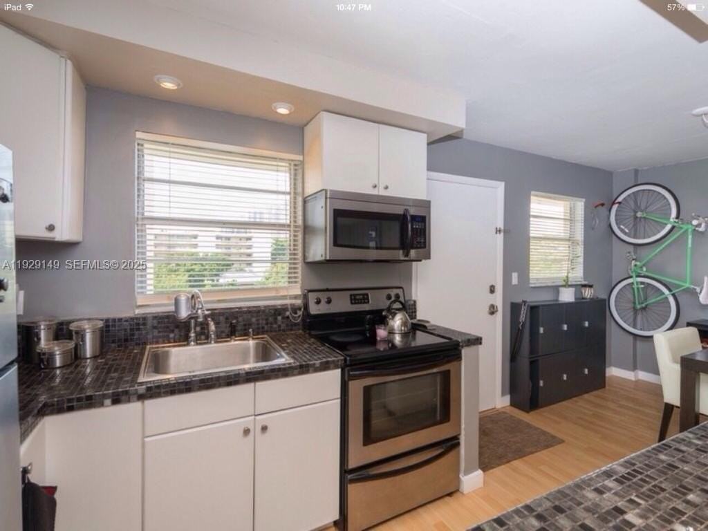 947 Lenox Avenue #404 - Photo 5 of 16