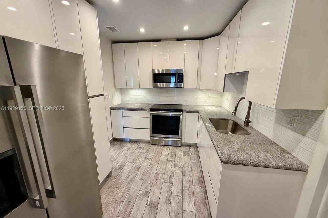 8855 Southwest 17th Terrace #0 - Photo 6 of 27