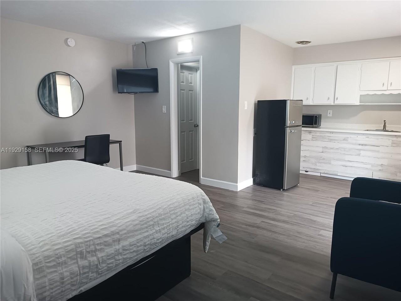 507 Southeast 18th Street #5 - Photo 3 of 5