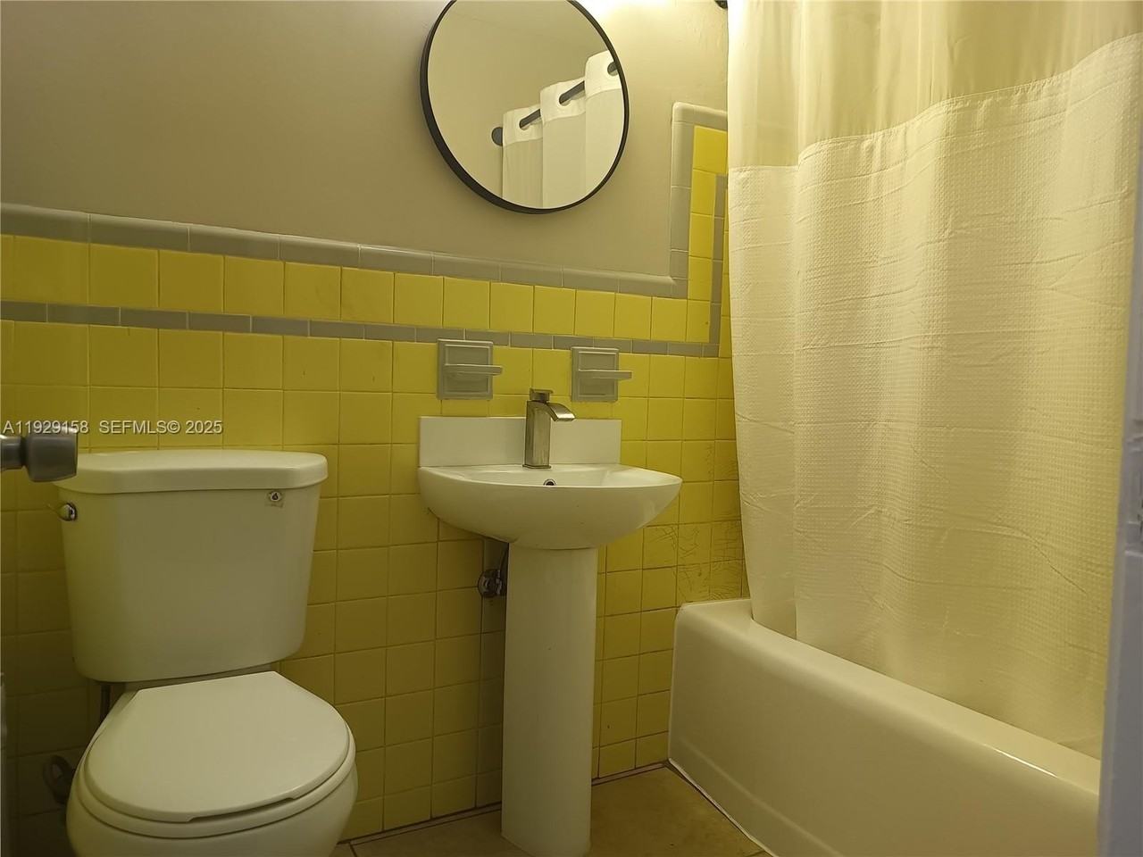 507 Southeast 18th Street #5 - Photo 4 of 5