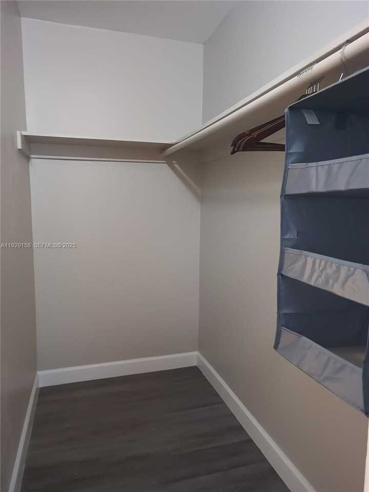 507 Southeast 18th Street #5 - Photo 5 of 5