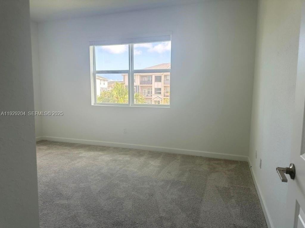 393 Southeast Crossoak Lane - Photo 5 of 10