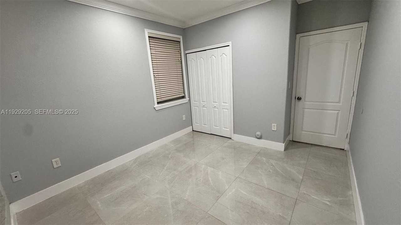 14962 Southwest 9th Terrace - Photo 7 of 20