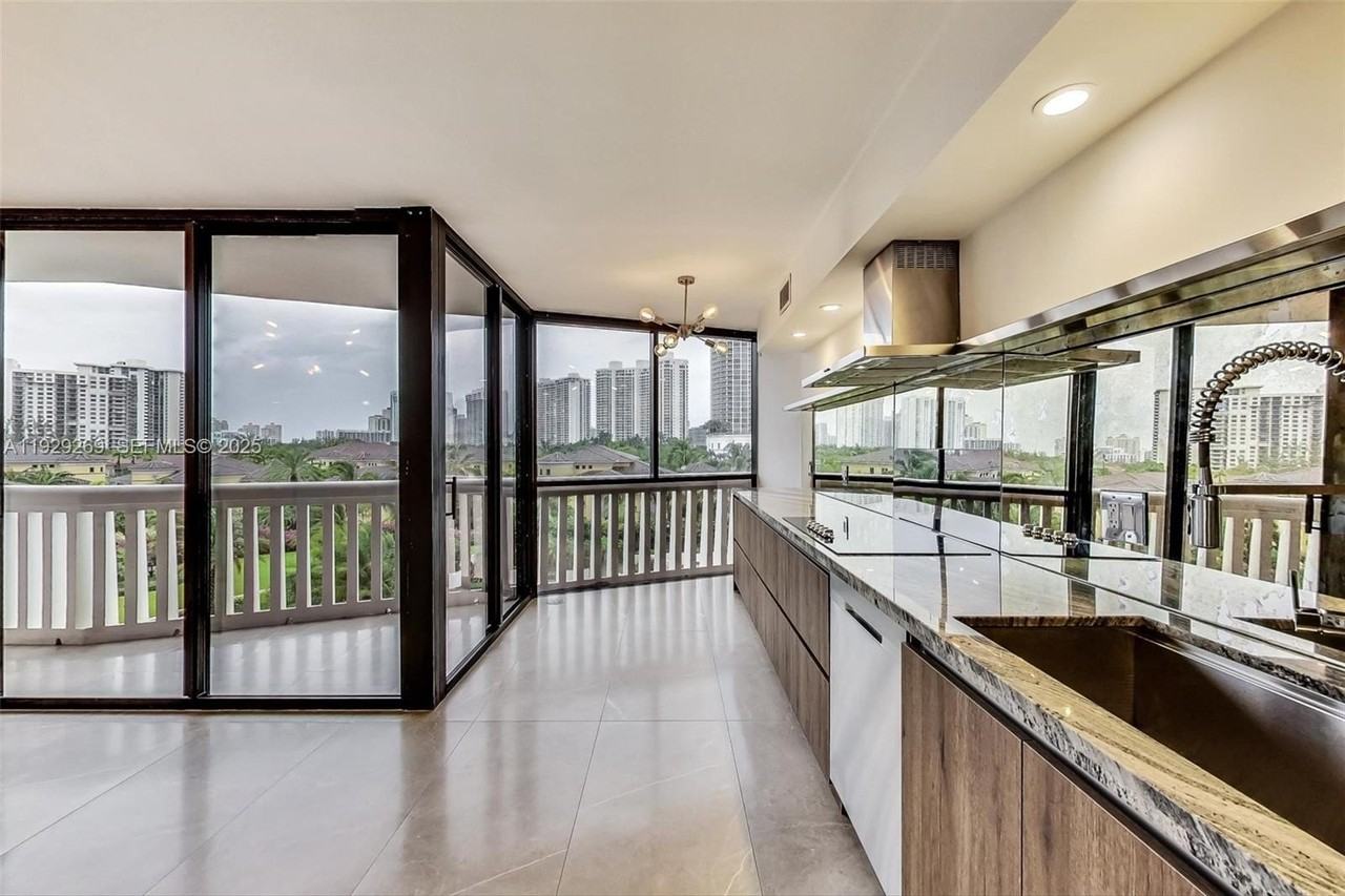 1000 Island Boulevard #506 - Photo 6 of 29