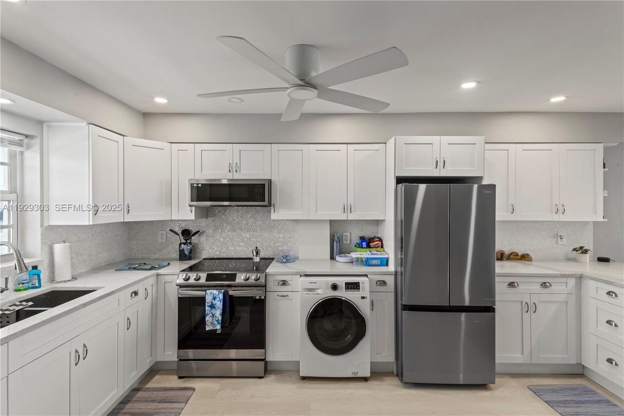 3051 Ne 48th St #307 - Photo 3 of 14