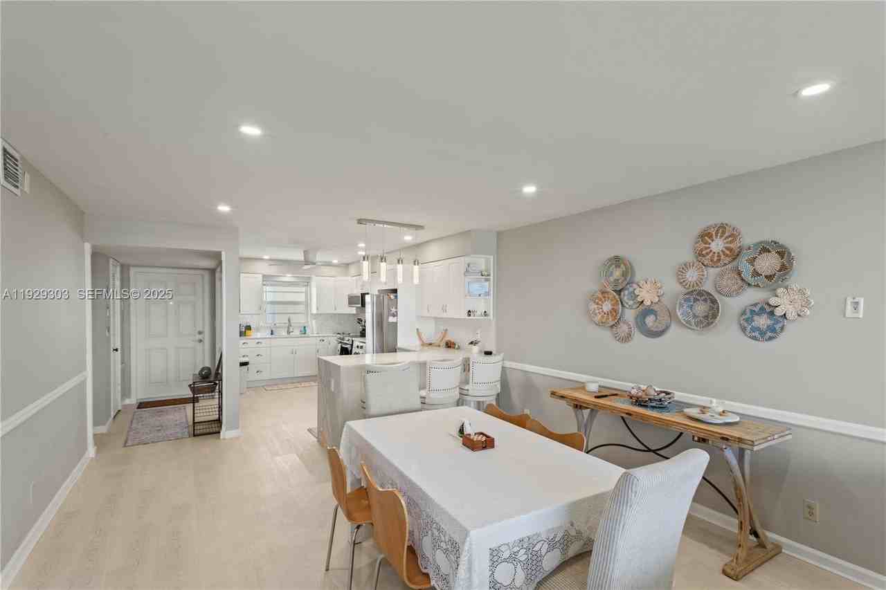 3051 Ne 48th St #307 - Photo 4 of 14