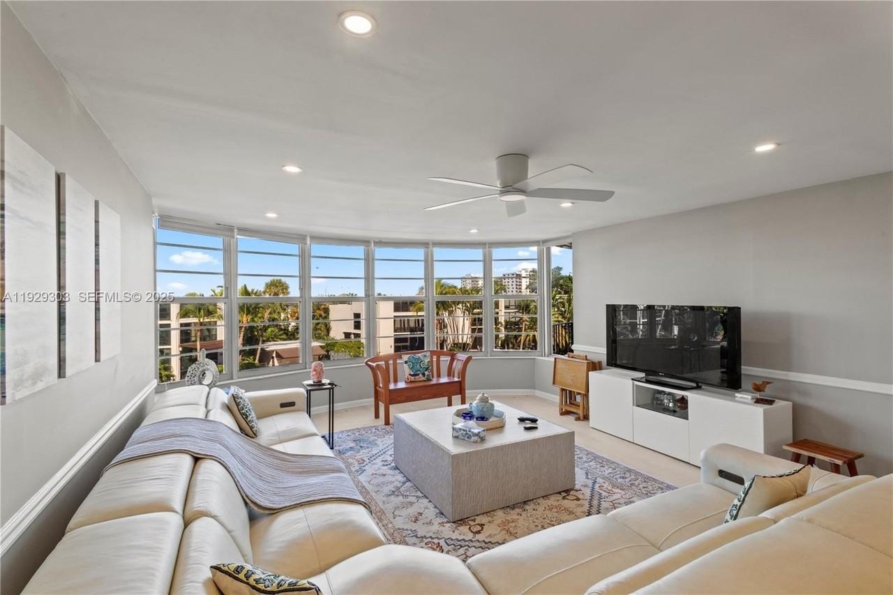 3051 Ne 48th St #307 - Photo 5 of 14