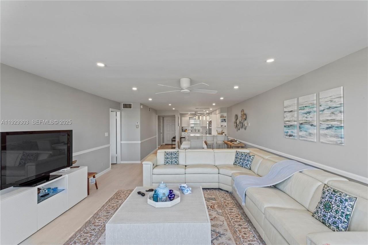 3051 Ne 48th St #307 - Photo 7 of 14