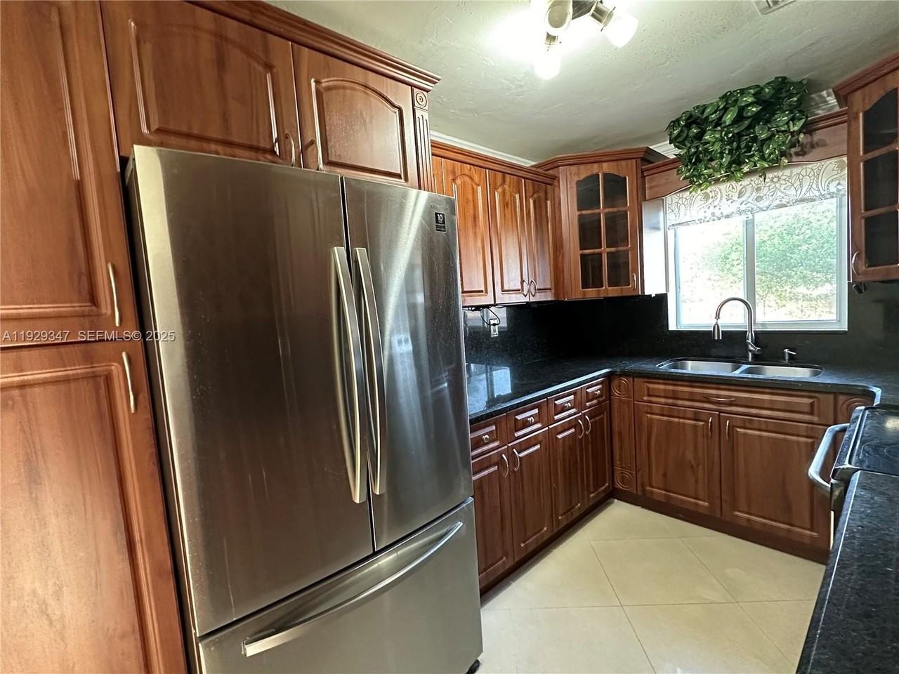 1718 North 27th Avenue - Photo 3 of 30