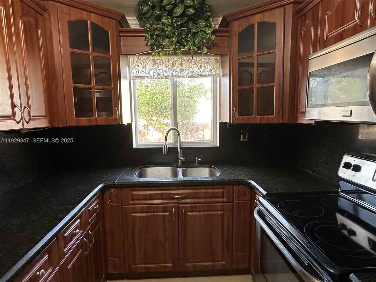 1718 North 27th Avenue - Photo 5 of 30