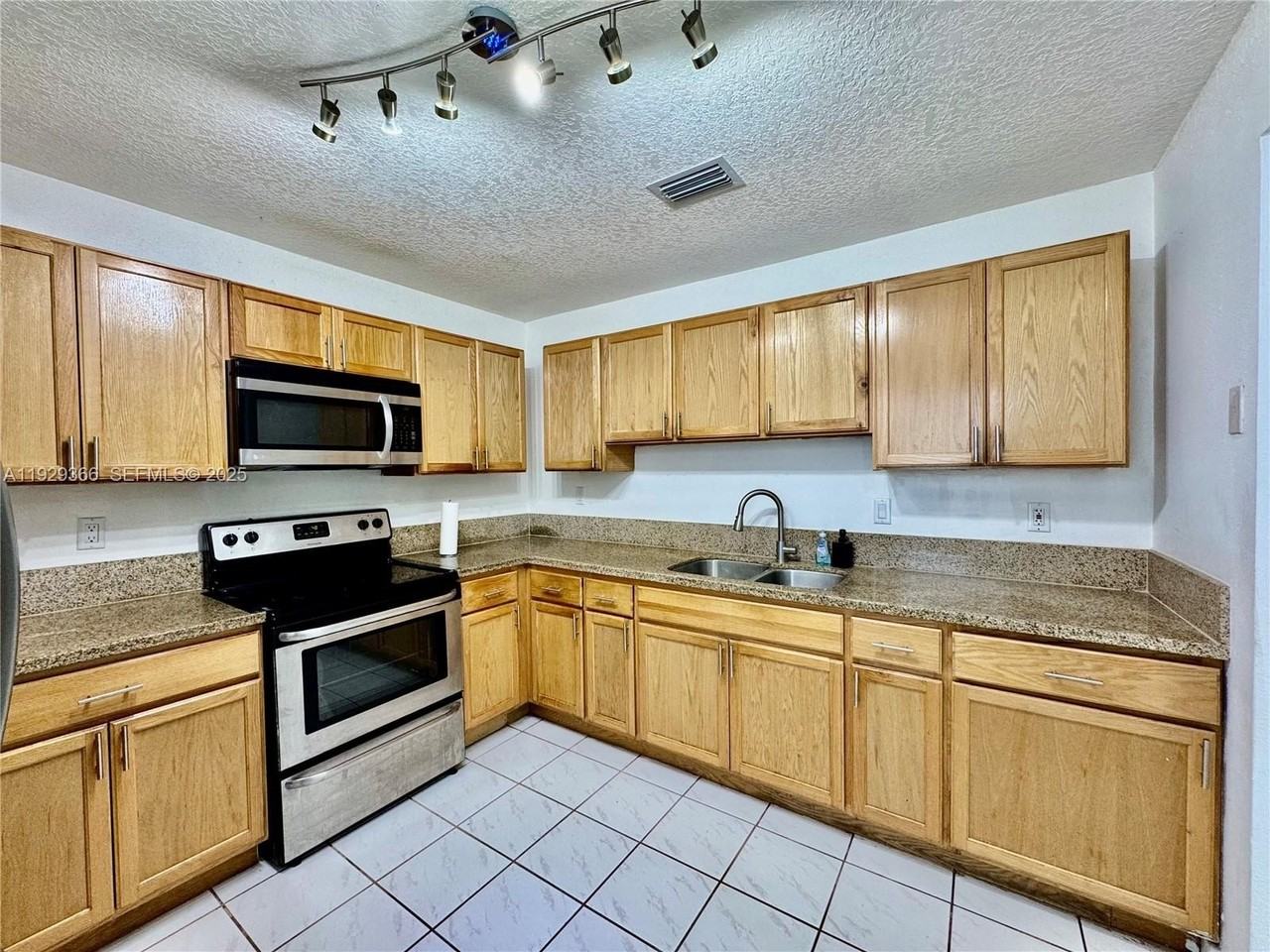 22205 Southwest 103rd Avenue #22205 - Photo 7 of 16