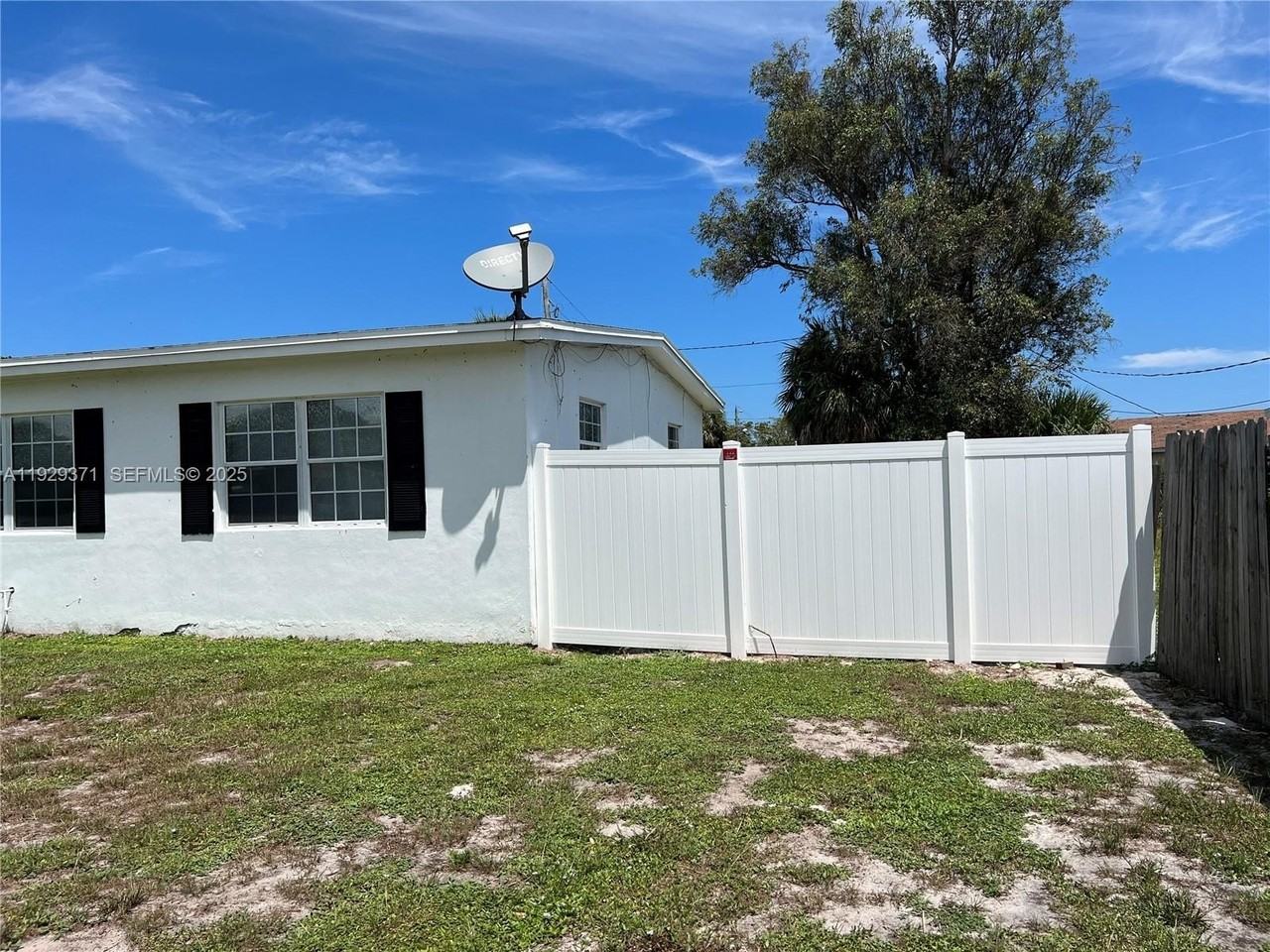 1011 Bianca Dr Ne - Photo 3 of 10