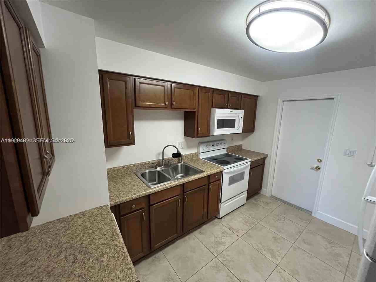 3575 Broken Woods Dr #1002 - Photo 5 of 18