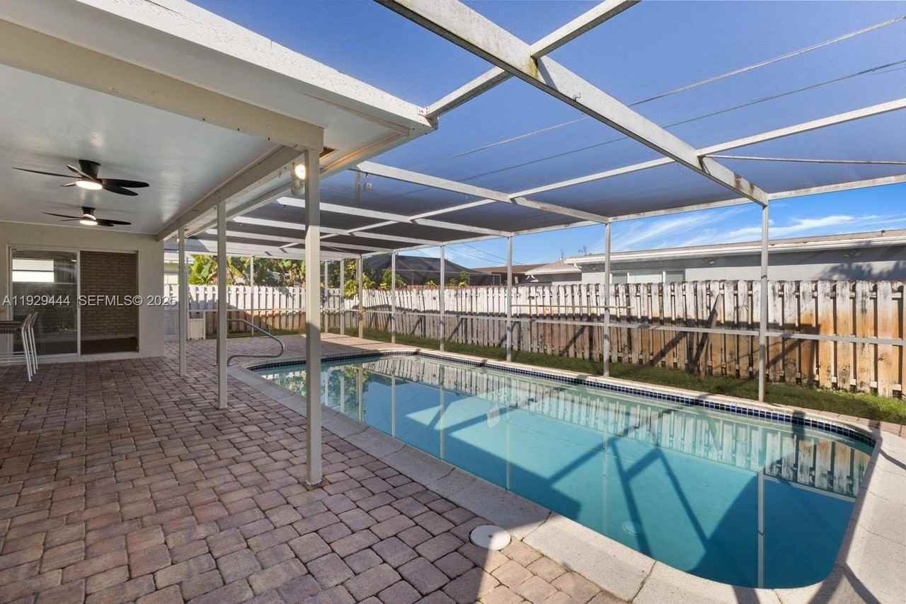 11431 Northwest 29th Street - Photo 3 of 24