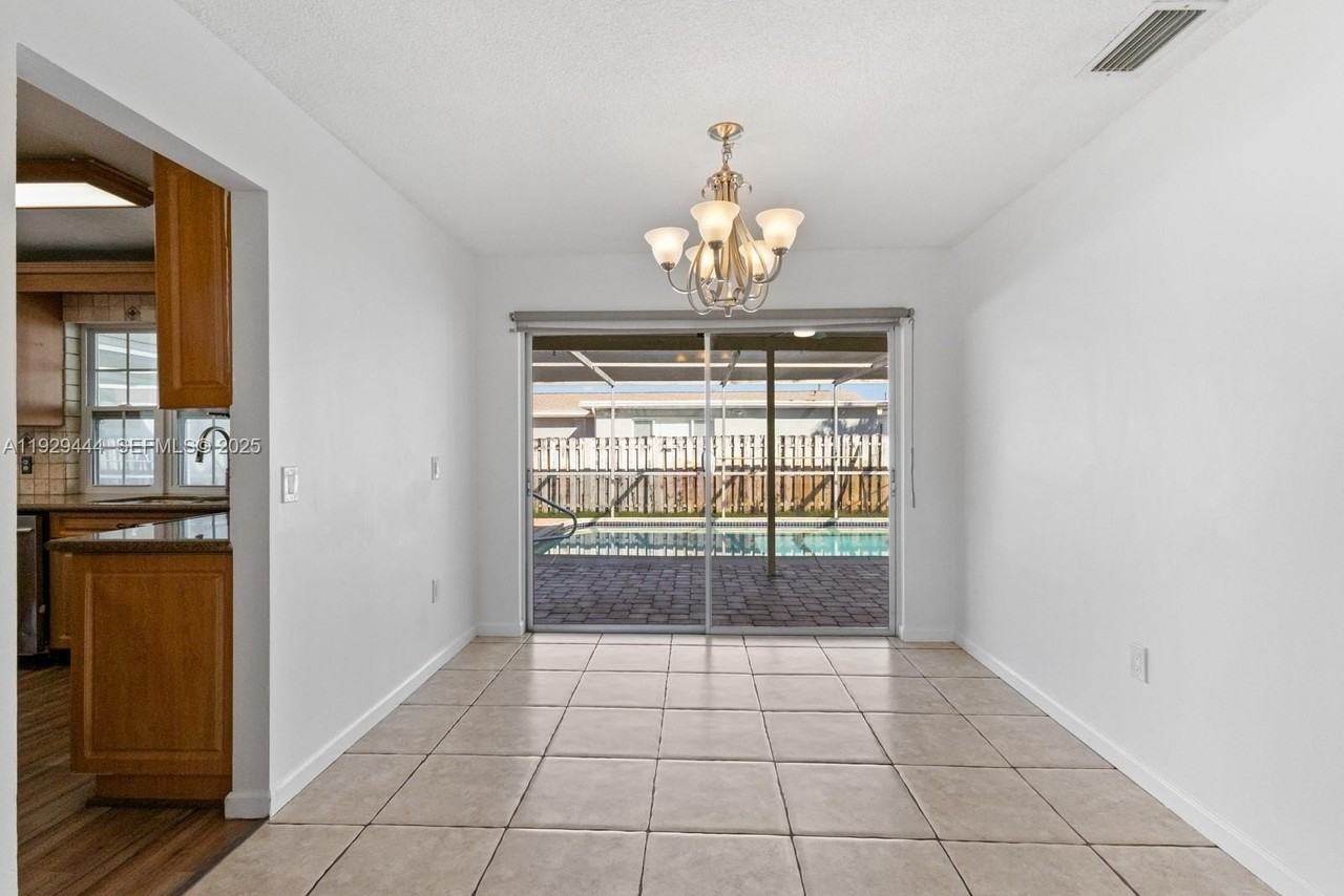 11431 Northwest 29th Street - Photo 4 of 24