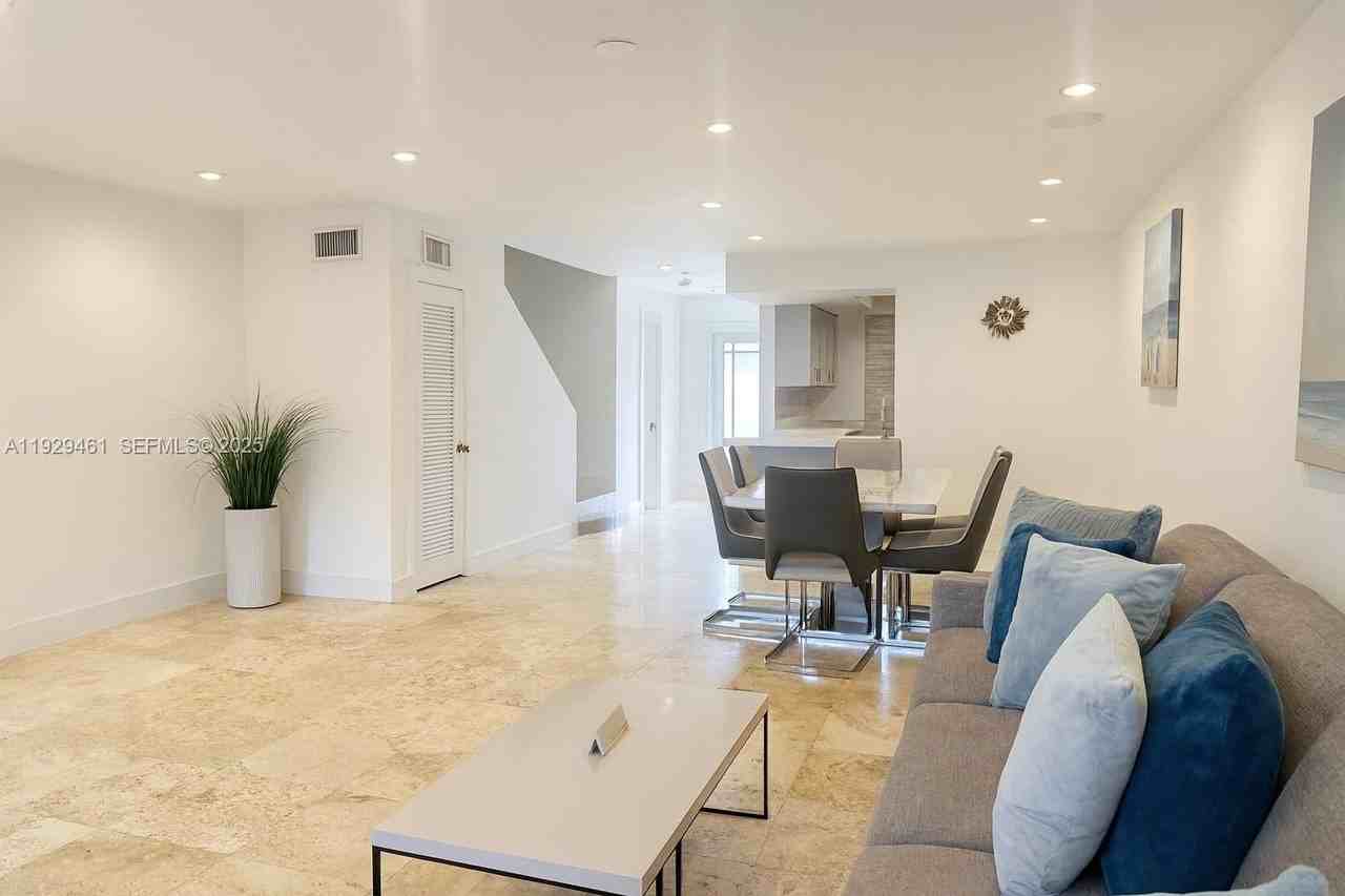 1987 Northeast 123rd Street - Photo 3 of 11