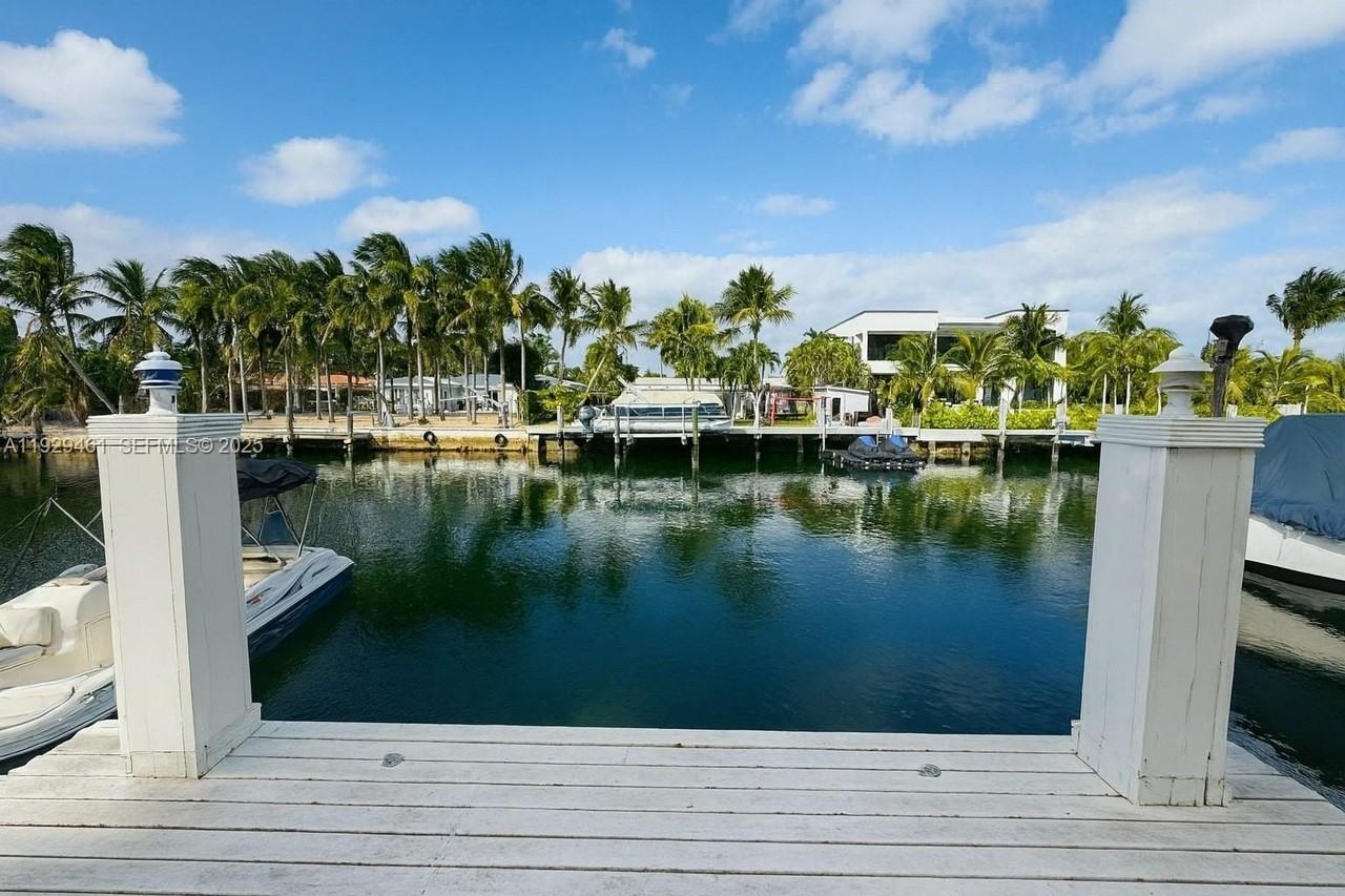 1987 Northeast 123rd Street - Photo 4 of 11