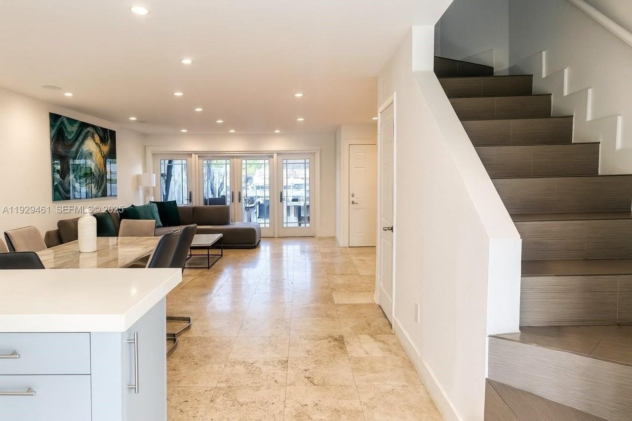 1987 Northeast 123rd Street - Photo 5 of 11