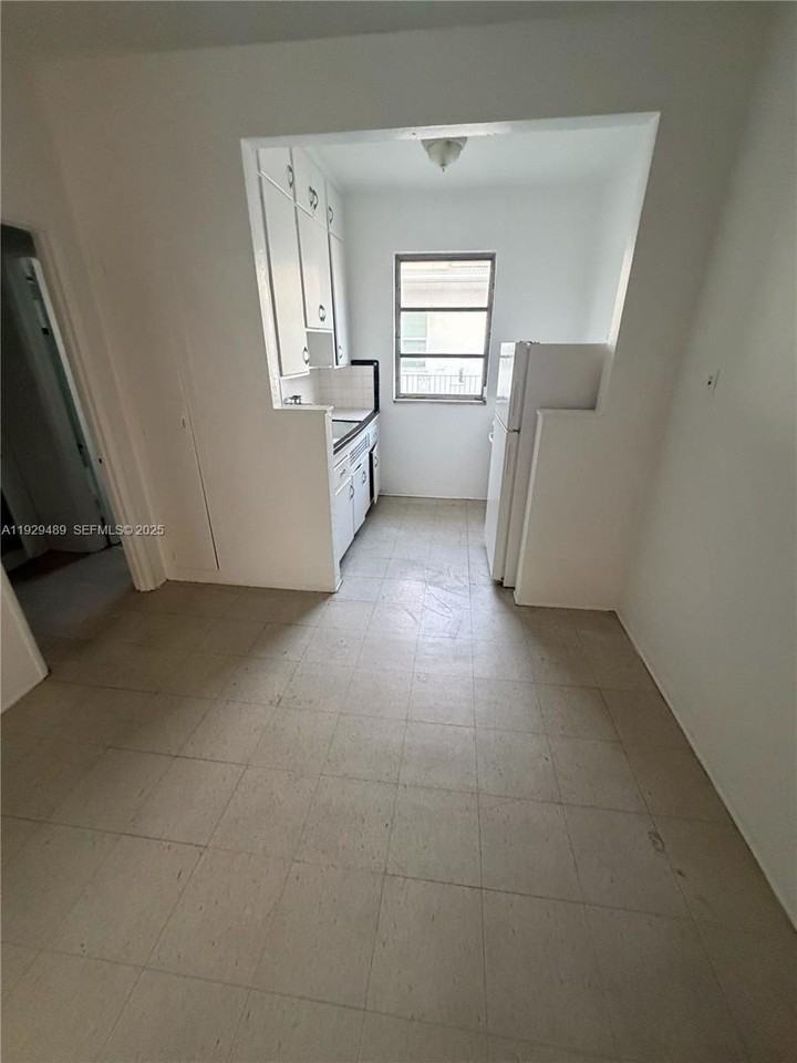 905 16th Street #8 - Photo 4 of 10