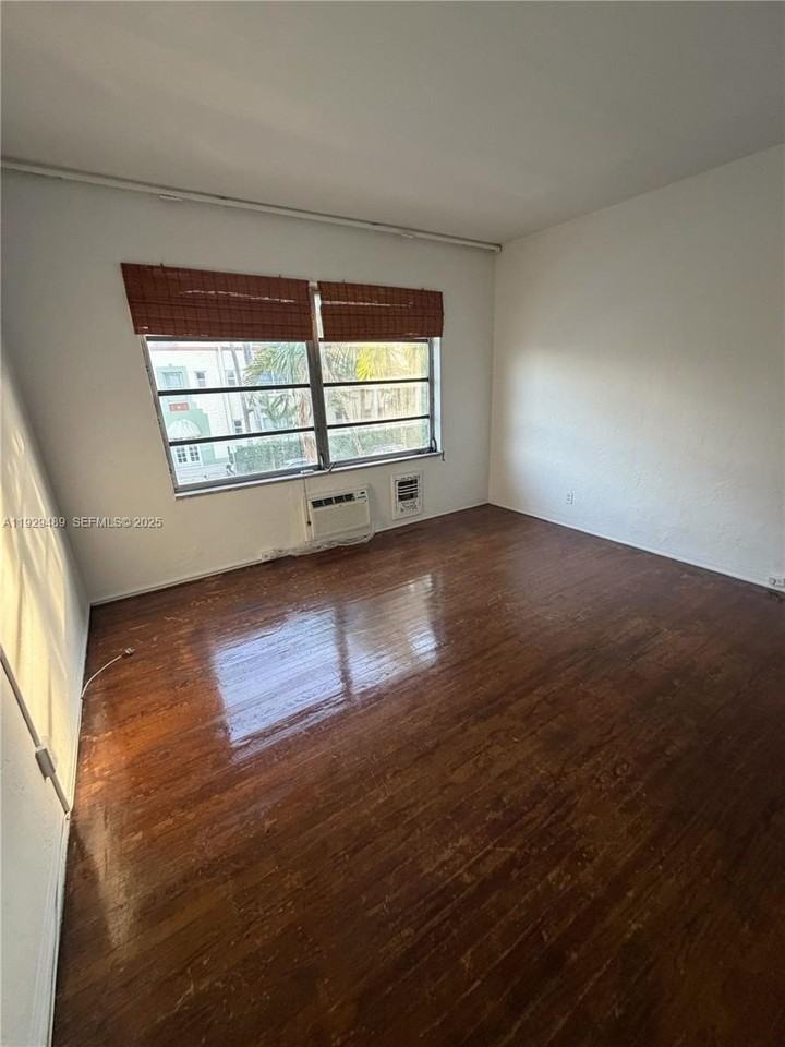 905 16th Street #8 - Photo 7 of 10