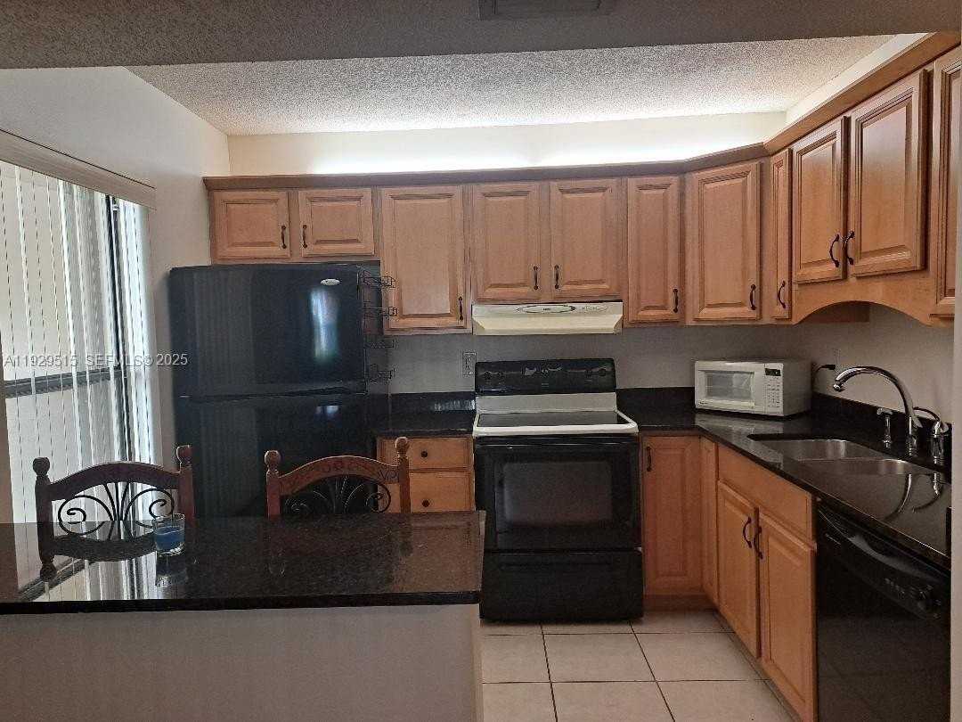 11532 Nw 10th St #11532 - Photo 4 of 16