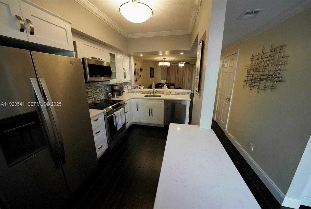 171 Southwest 96th Avenue - Photo 4 of 24