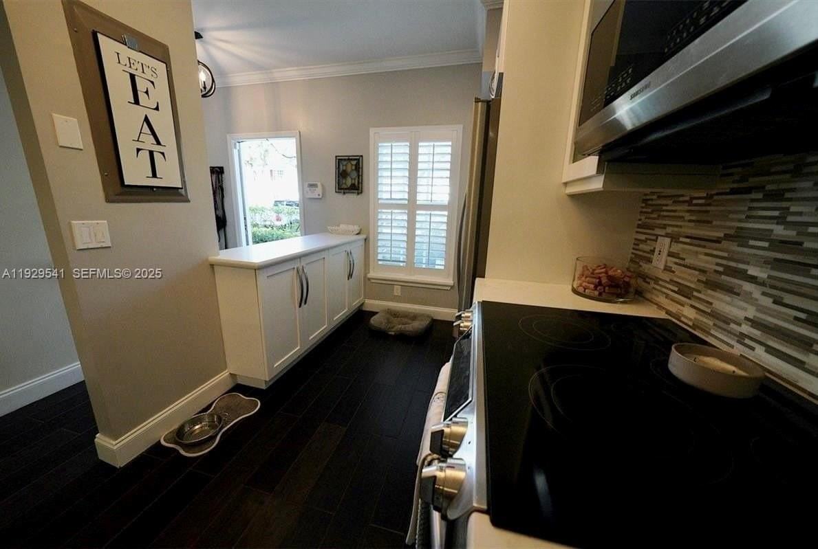 171 Southwest 96th Avenue - Photo 5 of 24