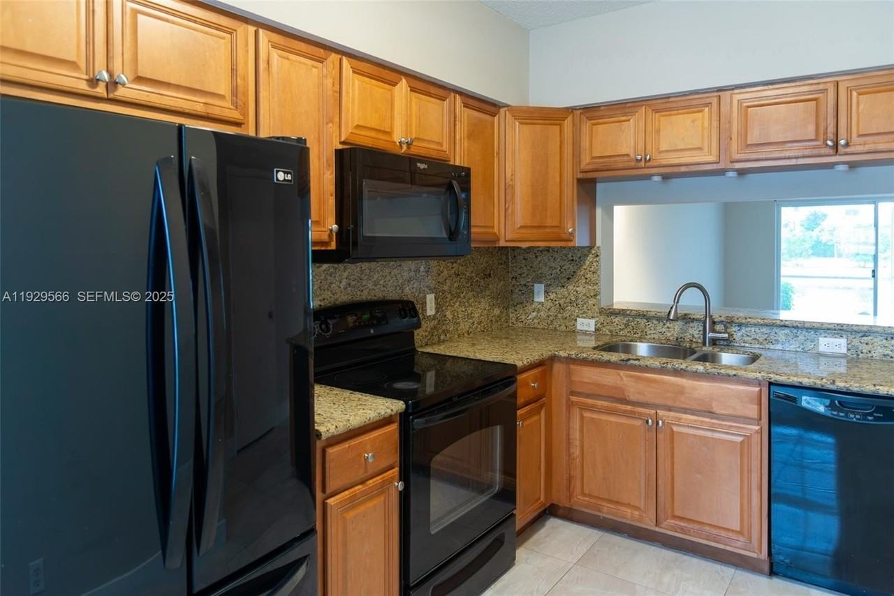 16749 Hemingway Drive - Photo 6 of 16