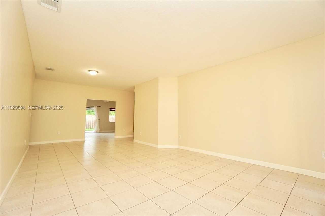 13424 Southwest 122nd Avenue #NA - Photo 2 of 12