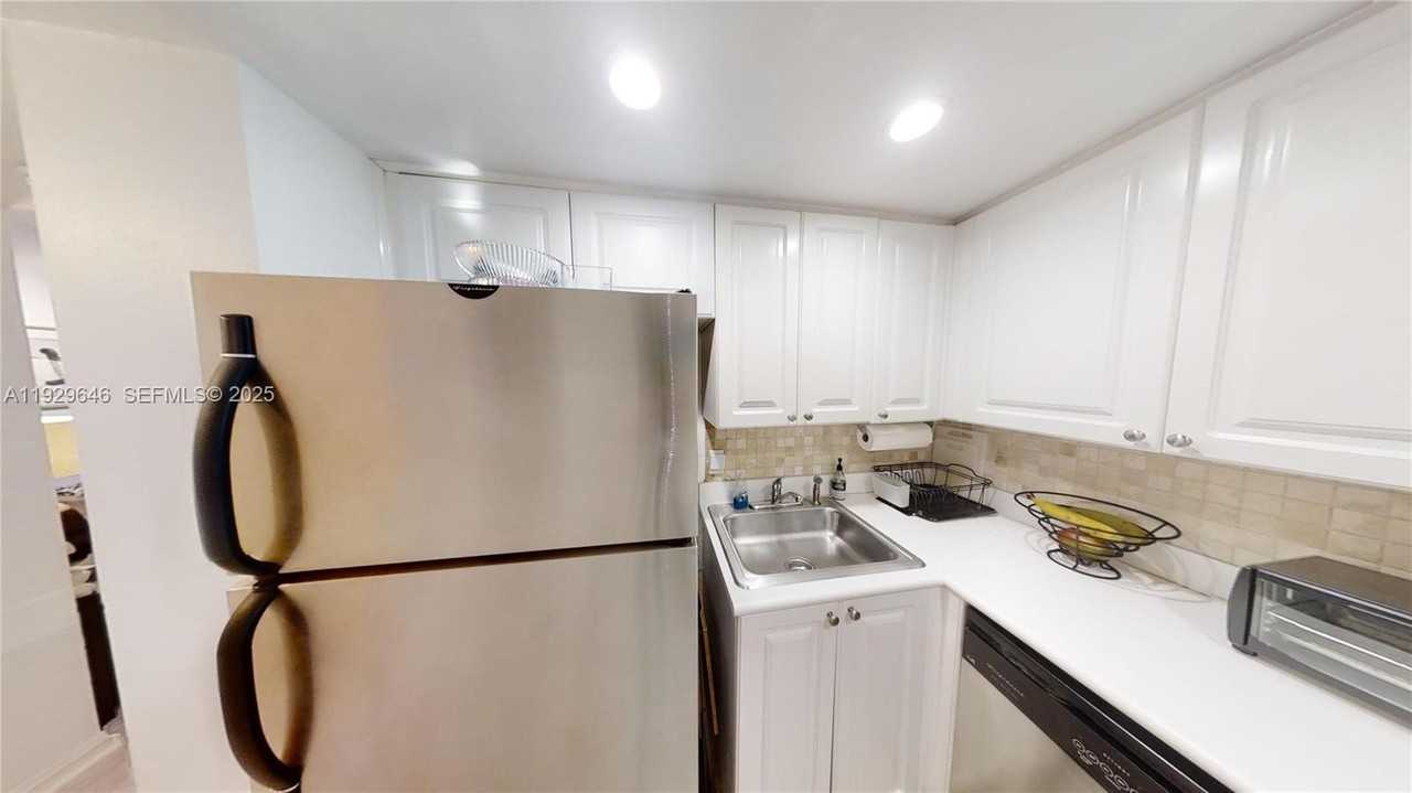 800 West Ave #614 - Photo 7 of 17