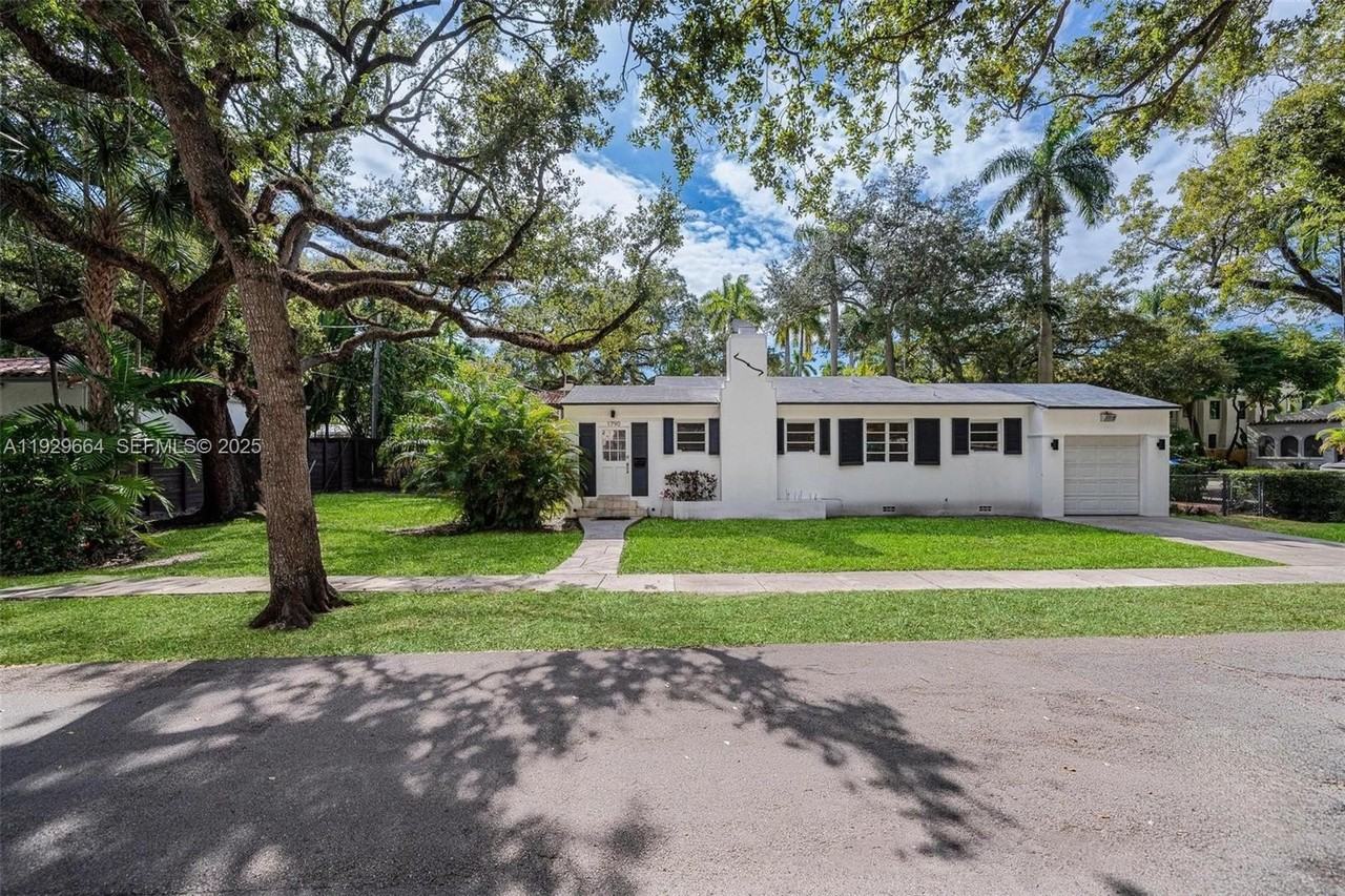 1790 Wa Kee Na Drive - Photo 2 of 14