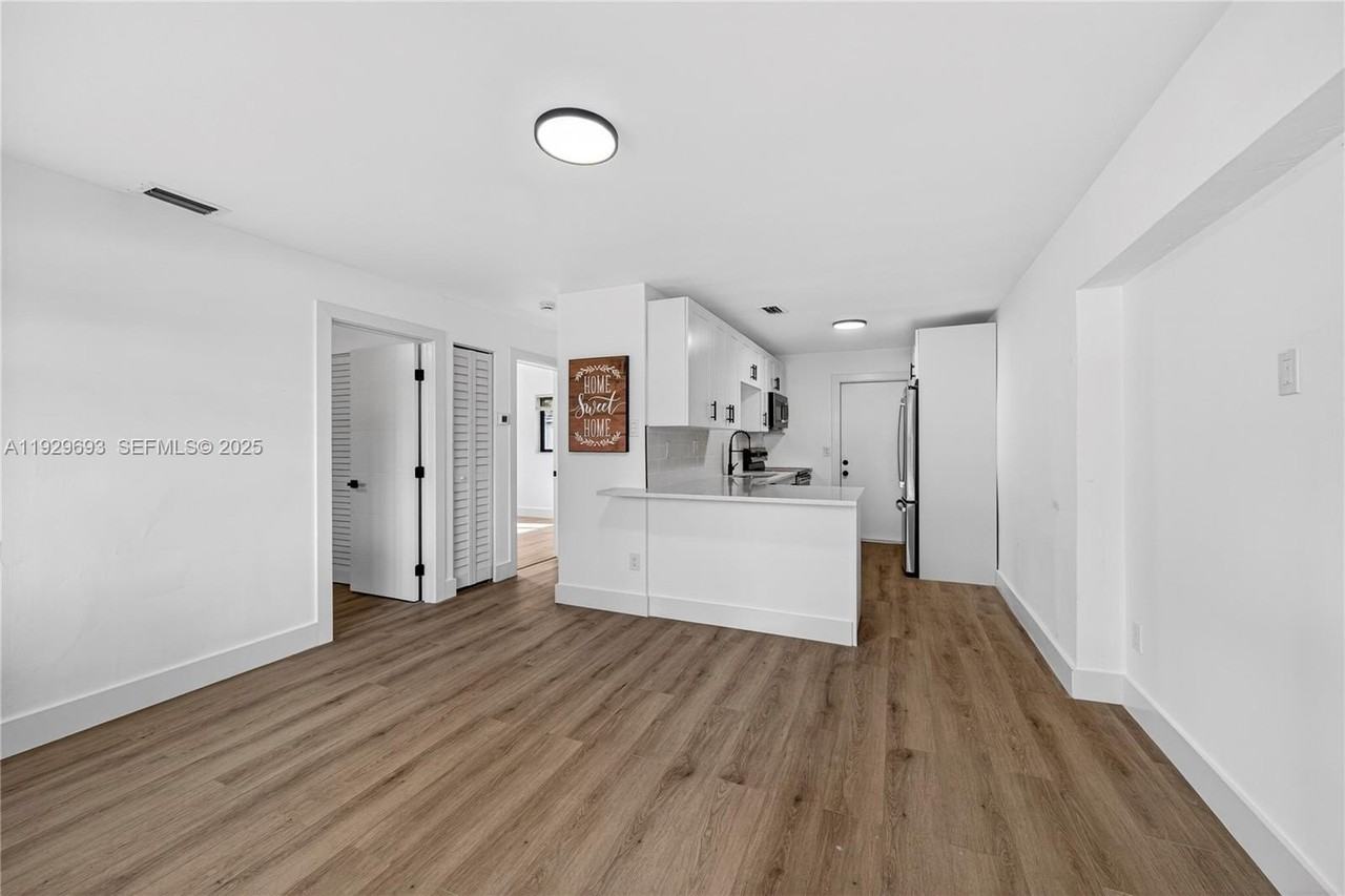 2633 Northeast 13th Avenue #1 - Photo 6 of 28