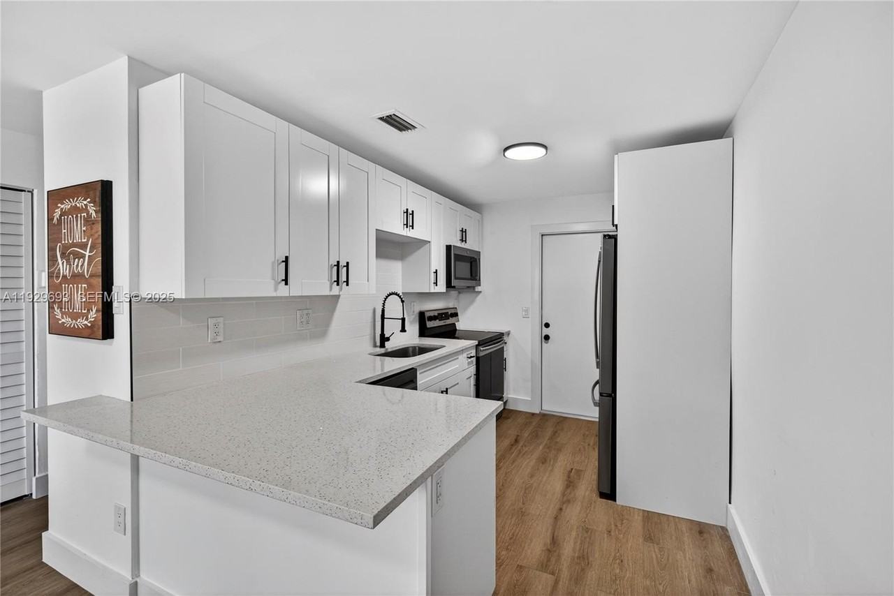 2633 Northeast 13th Avenue #1 - Photo 7 of 28