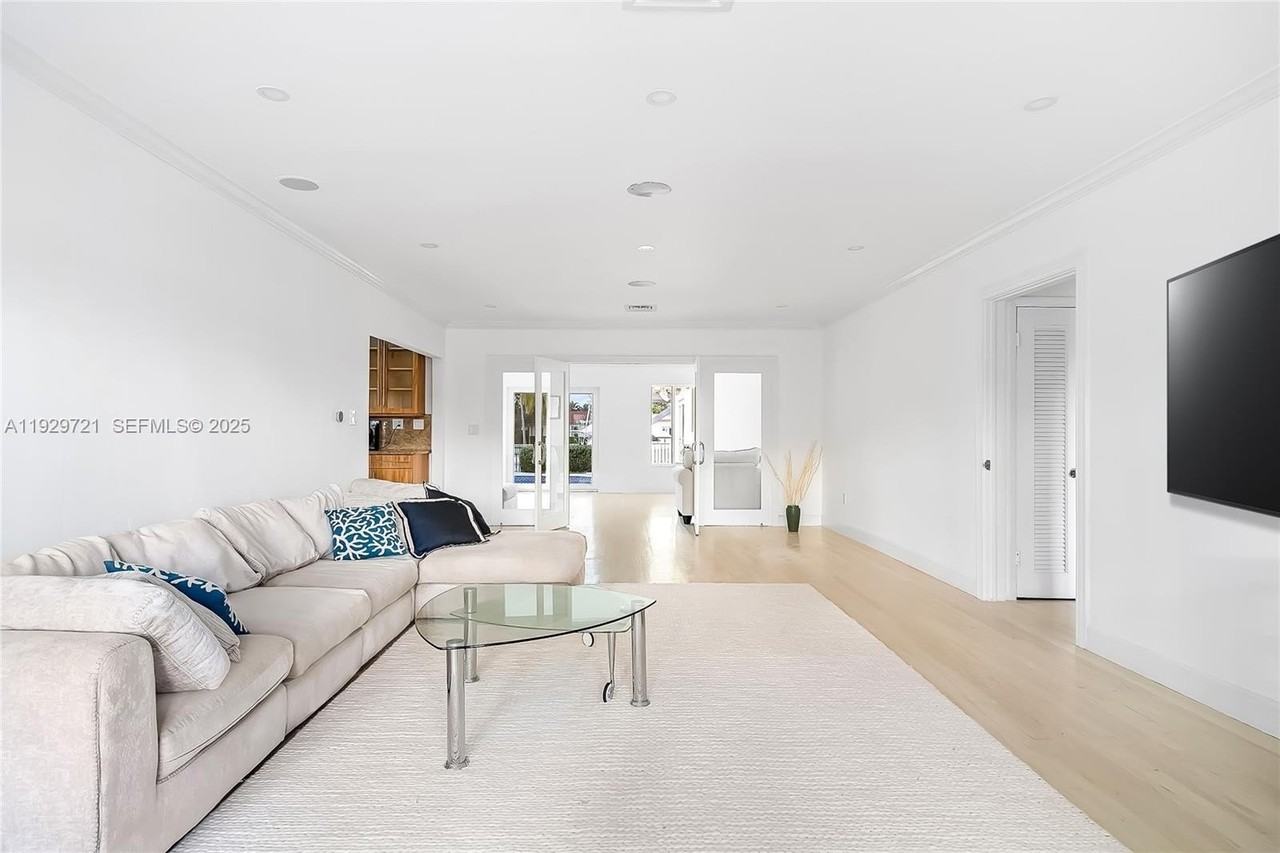 2085 Ixora Road #0 - Photo 4 of 37