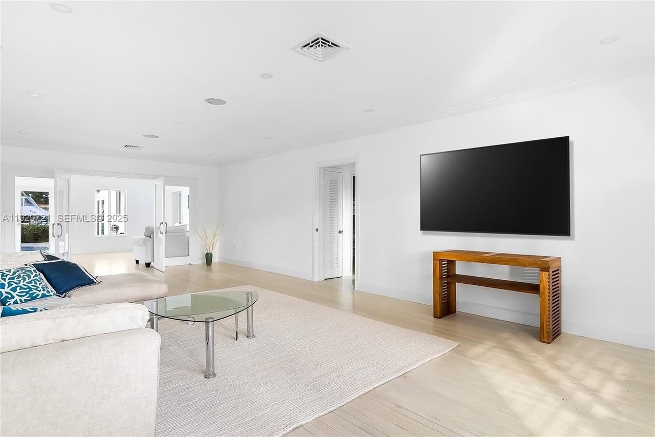 2085 Ixora Road #0 - Photo 5 of 37