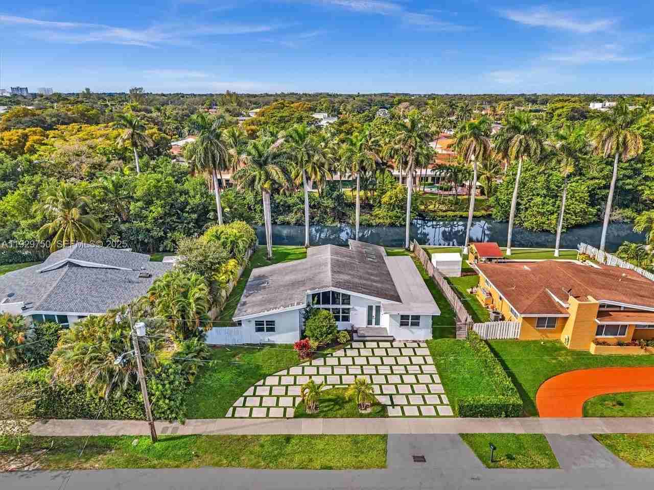 20120 Northeast 25th Court - Photo 3 of 36