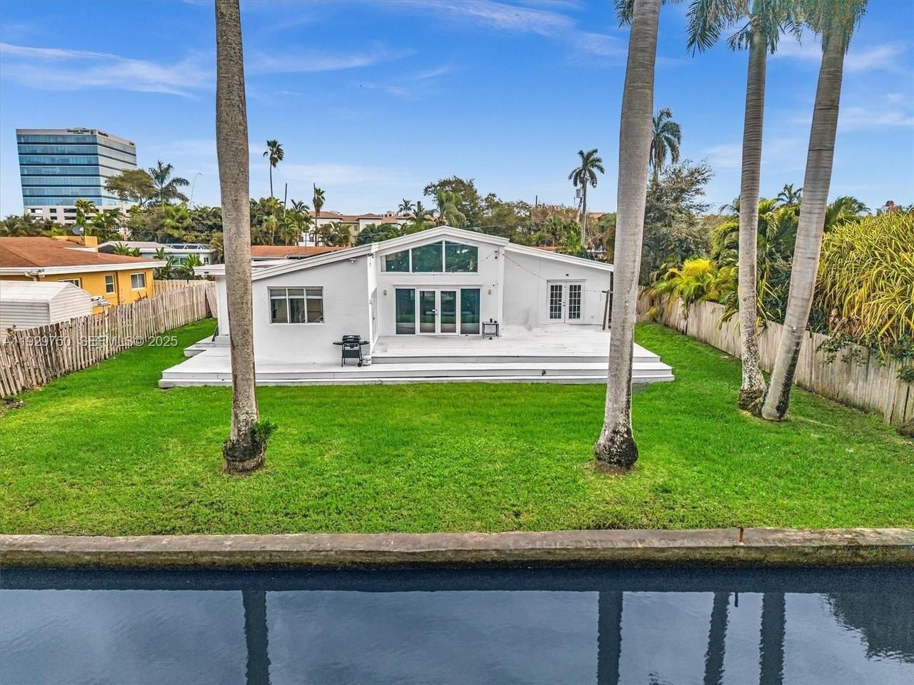 20120 Northeast 25th Court - Photo 4 of 36