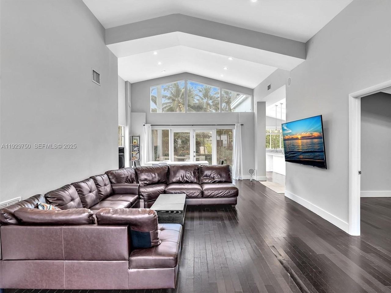 20120 Northeast 25th Court - Photo 5 of 36