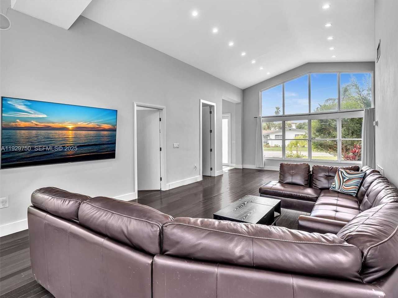 20120 Northeast 25th Court - Photo 7 of 36